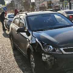 В Новокузнецке проезжальщик на «красный» серьёзно разбил два авто (ФОТО, ВИДЕО МОМЕНТА ДТП) В Новокузнецке проезжальщик на «красный» серьёзно разбил два авто (ФОТО, ВИДЕО МОМЕНТА ДТП)