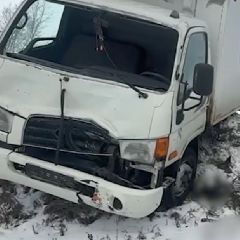 На кузбасской трассе водитель КАМАЗа снёс с дороги фургон и экскаватор: двое погибли (ФОТО, ВИДЕО) На кузбасской трассе водитель КАМАЗа снёс с дороги фургон и экскаватор: двое погибли (ФОТО, ВИДЕО)