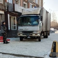 В Новокузнецке водитель грузовика замотал госномера и стал кататься по тротуару (ФОТО) В Новокузнецке водитель грузовика замотал госномера и стал кататься по тротуару (ФОТО)