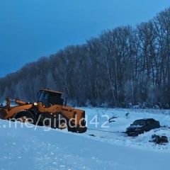 Госавтоинспекторы спасли автоледи, вылетевшую с дороги в сугроб (ФОТО, ВИДЕО) Госавтоинспекторы спасли автоледи, вылетевшую с дороги в сугроб (ФОТО, ВИДЕО)