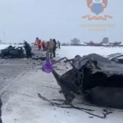 На кузбасской трассе после лобового столкновения автомобили разорвало в клочья: двое погибли (ВИДЕО) На кузбасской трассе после лобового столкновения автомобили разорвало в клочья: двое погибли (ВИДЕО)
