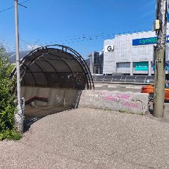 В Новокузнецке демонтируют торговые палатки в подземном переходе у «Сити Молла» (ФОТО) В Новокузнецке демонтируют торговые палатки в подземном переходе у «Сити Молла» (ФОТО)
