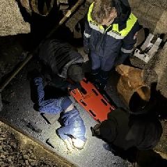 В Новокузнецке прохожий, которого подвёл вестибулярный аппарат, упал в разрытую теплотрассу (ФОТО, ВИДЕО МОМЕНТА ПАДЕНИЯ) В Новокузнецке прохожий, которого подвёл вестибулярный аппарат, упал в разрытую теплотрассу (ФОТО, ВИДЕО МОМЕНТА ПАДЕНИЯ)